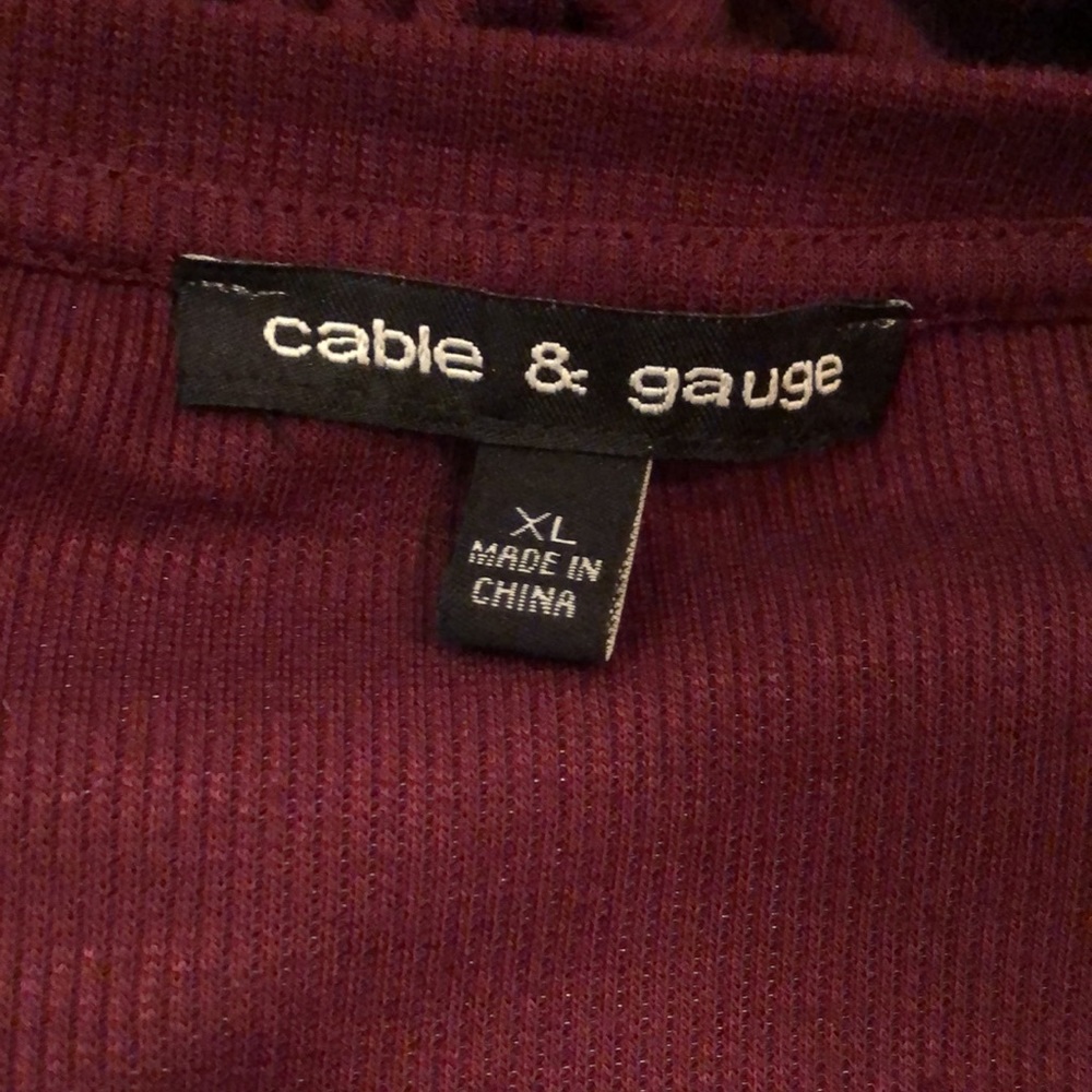 🍷Cable & Gauge Stunning burgundy ribbed knit long sleeved v-neck sweater - Picture 7 of 10